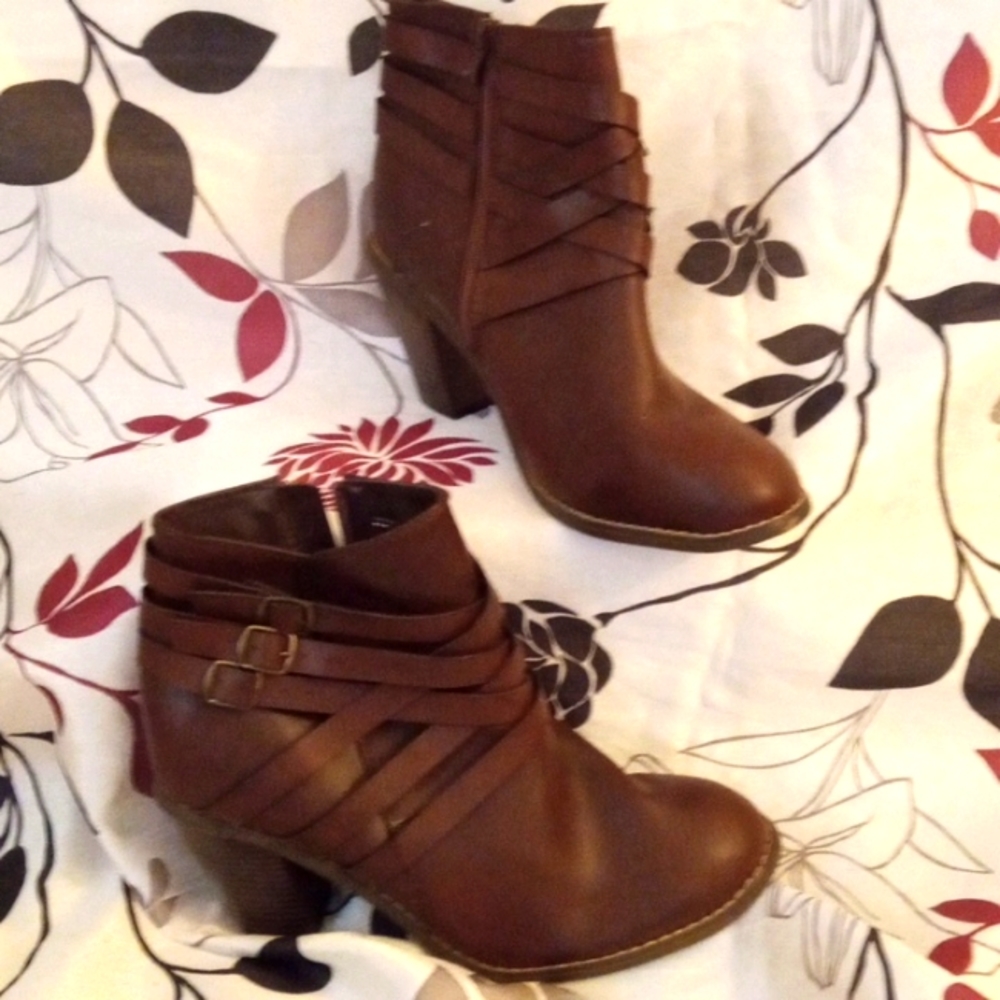 JC ~beautiful brown ~size 12 ~ block heel